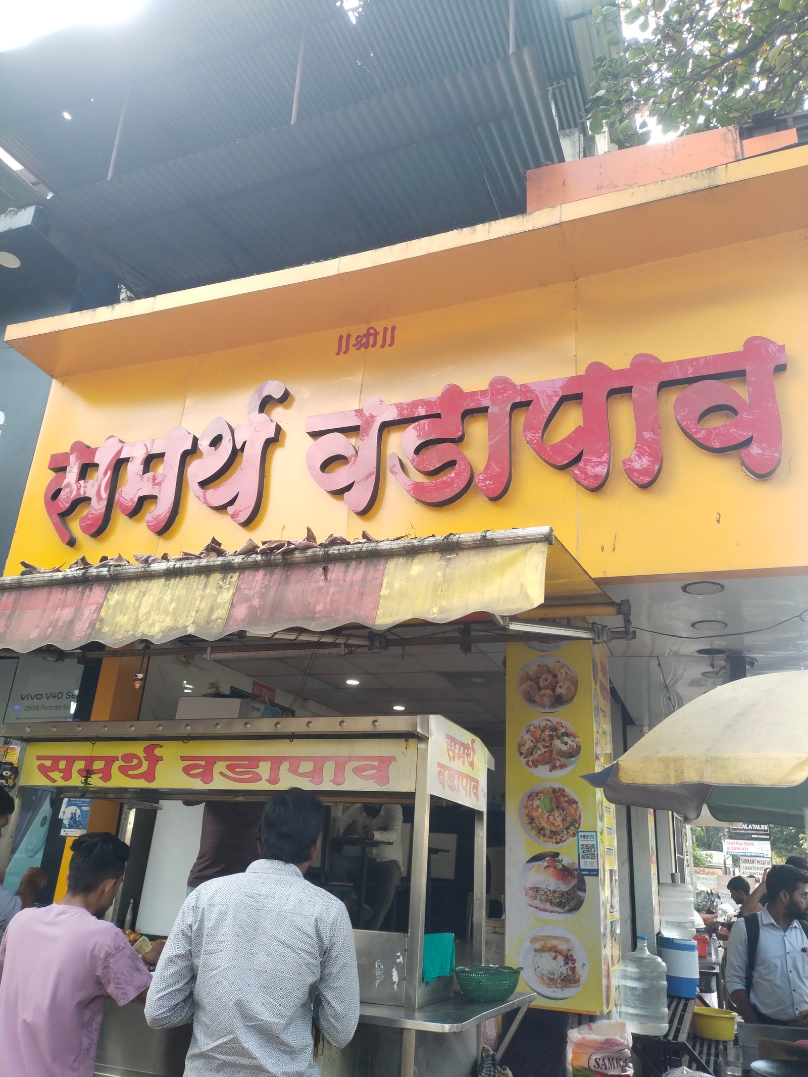 Samarth Vadapav and Chart Corner